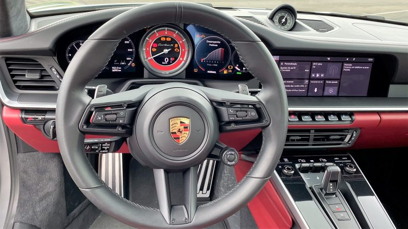Referência do painel e volante de uma Porsche 911